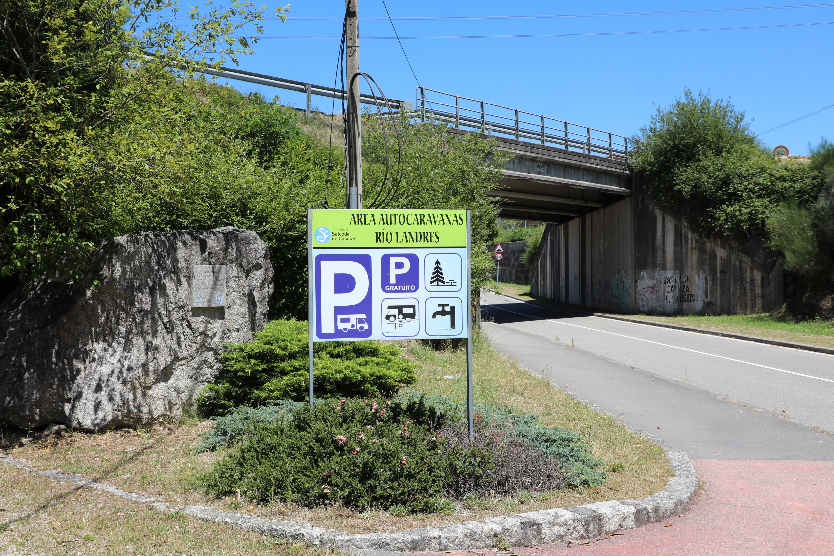 Area autocaravanas Río Landres